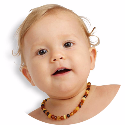Bebe care poarta colier chihlimbar model multicolor