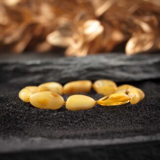 Brățară Premium din Chihlimbar Baltic Alb Butterscotch – Brățara Rafinamentului