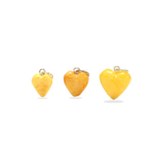 3pandantive in forma de inima de dimensiuni diferite realizate din chihlimbar natural alb si argint